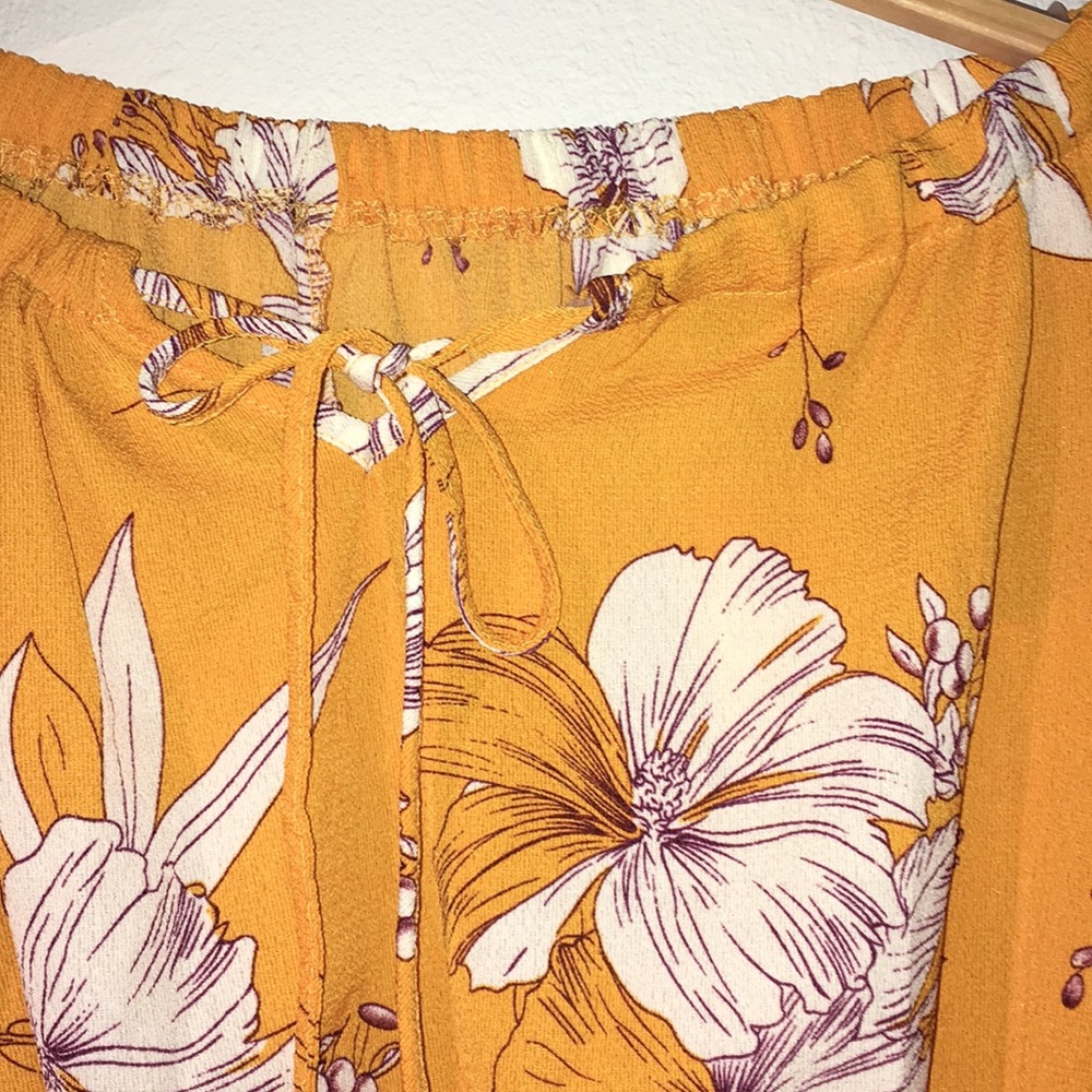Off the shoulder tropical floral print crop blouse - Picture 2 of 6